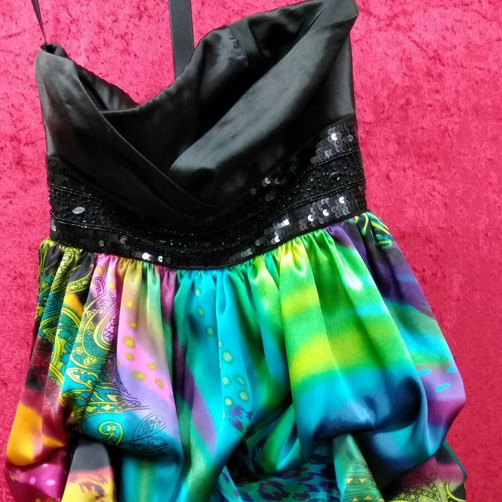 Dresses - Picture 3 of 4